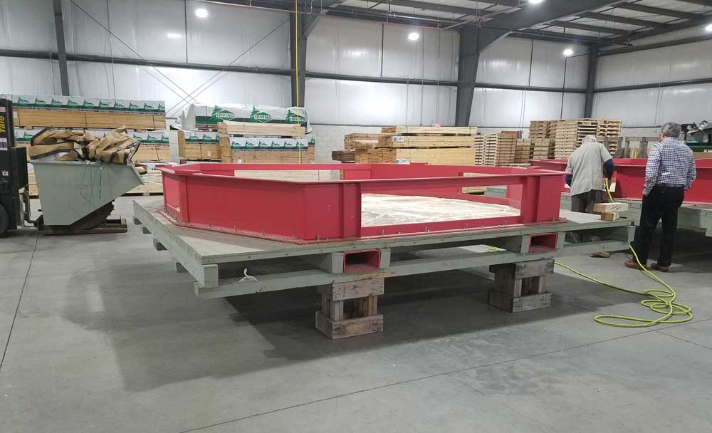 Large Steel-Wood Rack Large hybrid steel-wood pallet for military application.